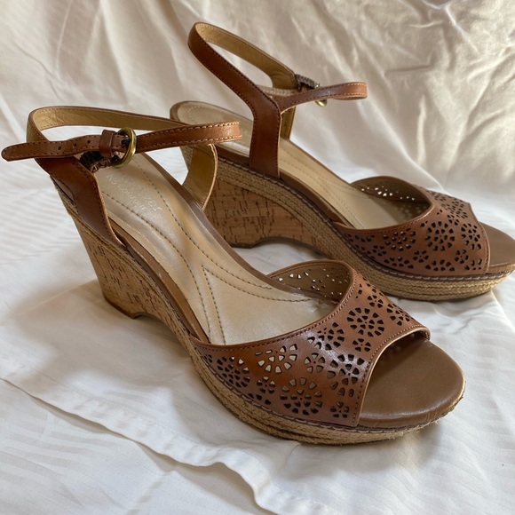 naturalizer fields platform sandal